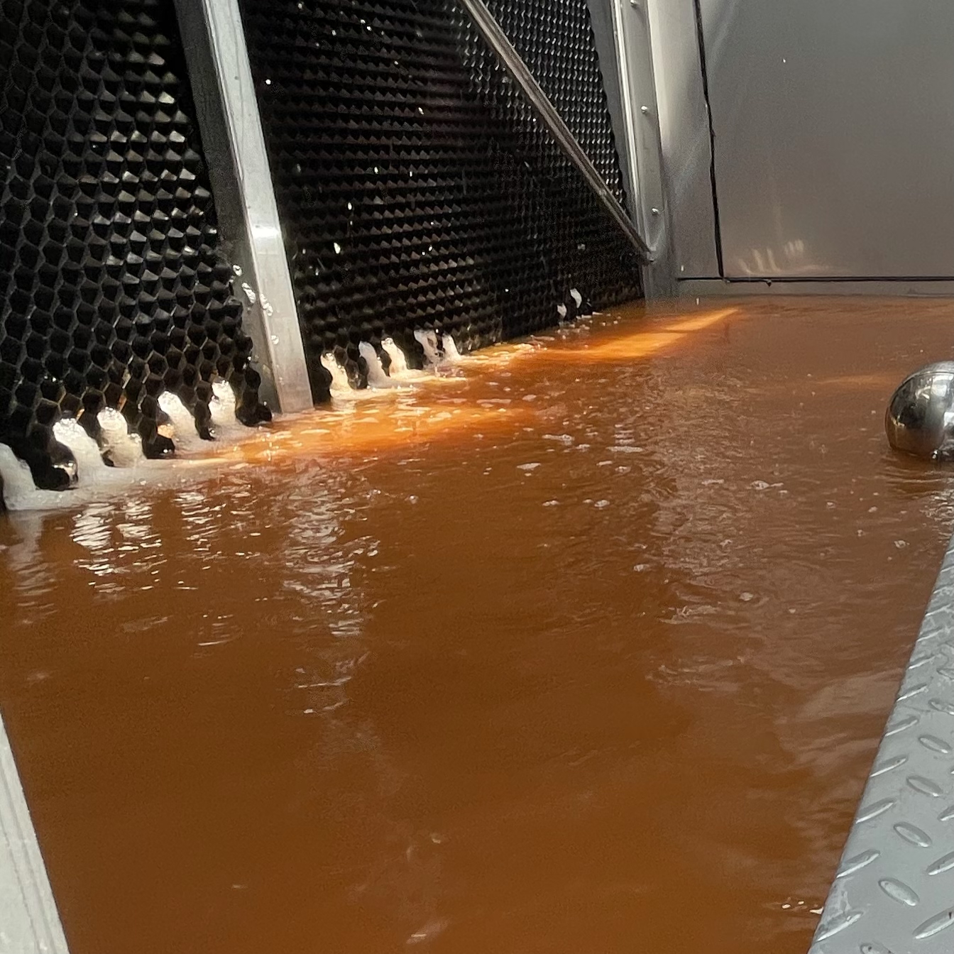 中央空调循环水处理系统清洗保养时使用KJ-609粘泥剥离剂